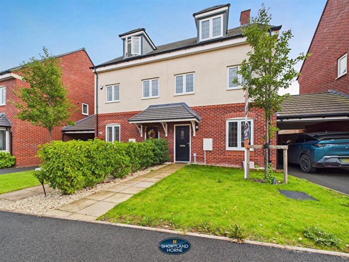 3 Bedroom Semi-Detached House For Sale In Martin Drive, Kenilworth, CV8