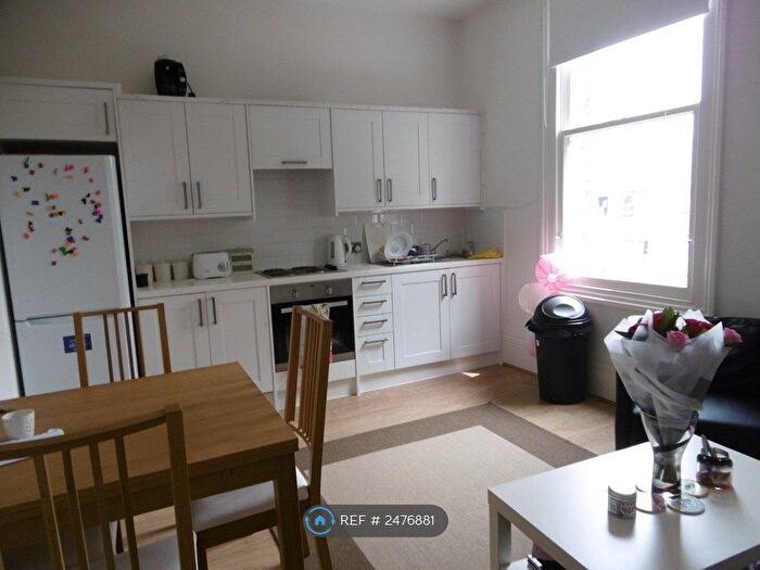 3 Bedroom Flat To Rent In Carlton Drive, London, SW15