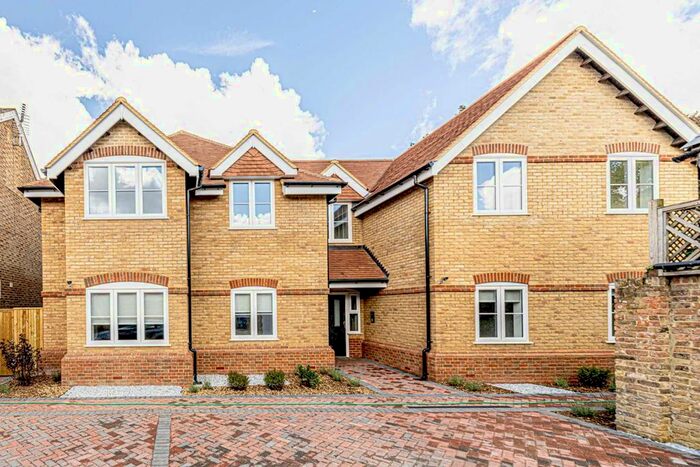 2 Bedroom Flat To Rent In Bridge Road, East Molesey, KT8