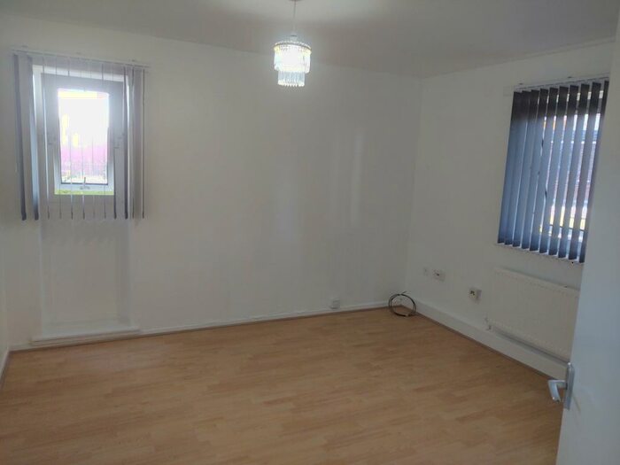 1 Bedroom Flat To Rent In Henshaw St, Oldham, OL1