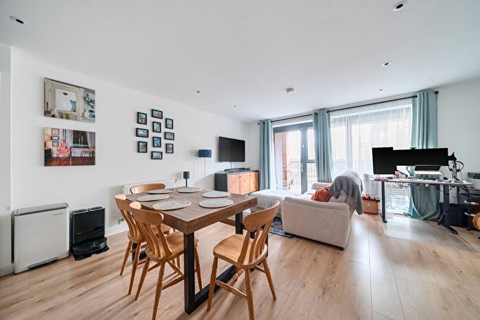2 Bedroom Flat For Sale In Tewkesbury Road, West Ealing, London, W13