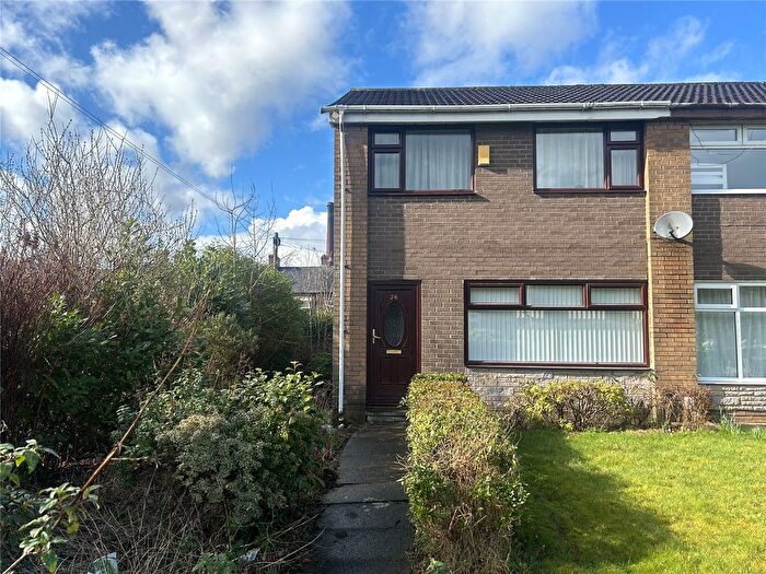 3 Bedroom Semi-Detached House For Sale In Brierley Walk, Chadderton, Oldham, OL9
