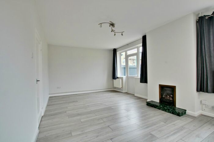 3 Bedroom Detached Bungalow To Rent In Shortlands Gardens, Bromley, BR2