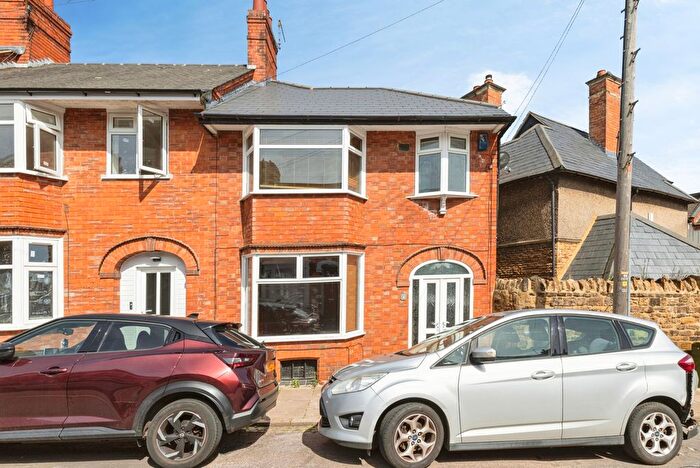 2 Bedroom End Terrace House For Sale In Monks Park Road, Northampton, Northamptonshire, NN1