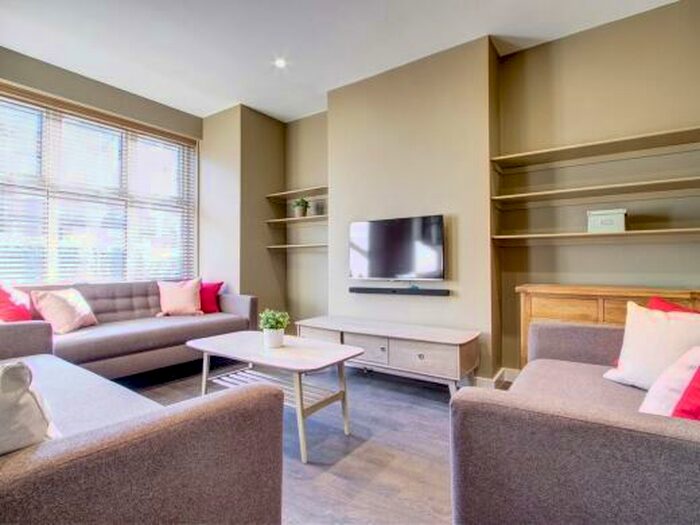 6 Bedroom Terraced House To Rent In Hessle Terrace, Leeds, LS6