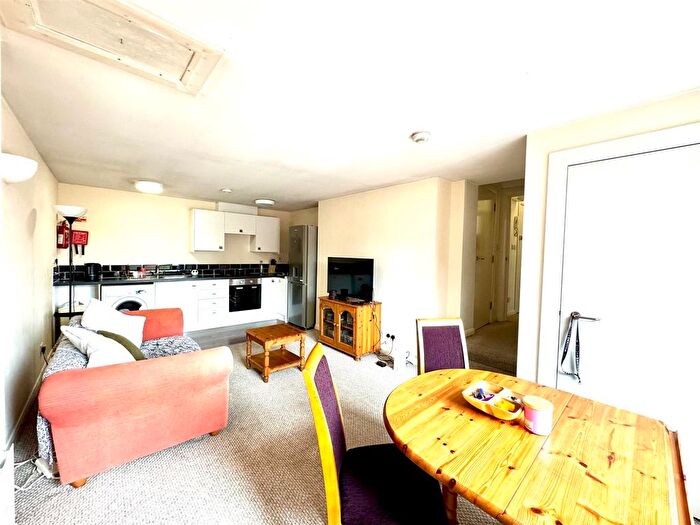 1 Bedroom Property To Rent In Modern One Bedroom Flat With Parking, Cleggs Court, Central Wantage, OX12