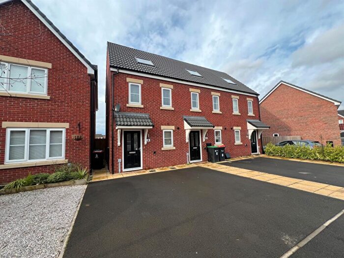 3 Bedroom End Of Terrace House For Sale In Flying Bedstead Way, Hucknall, Nottingham, NG15