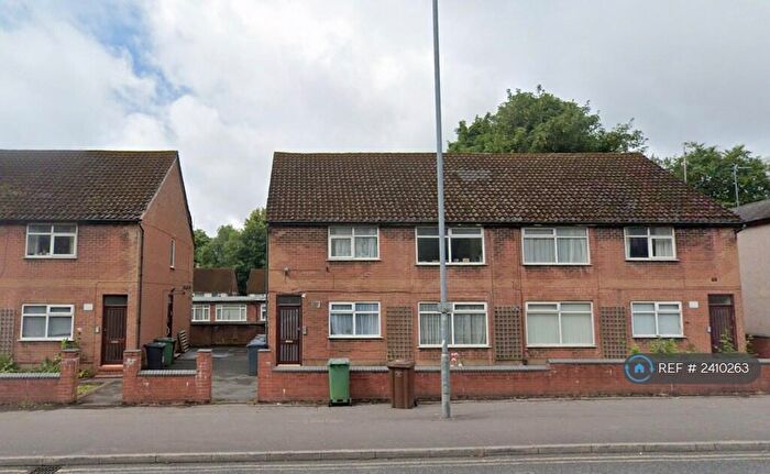 2 Bedroom Flat To Rent In Singleton Court, Prestwich, Manchester, M25