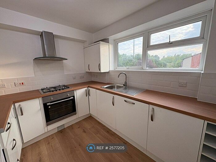 2 Bedroom Flat To Rent In Grand Drive, London, SW20