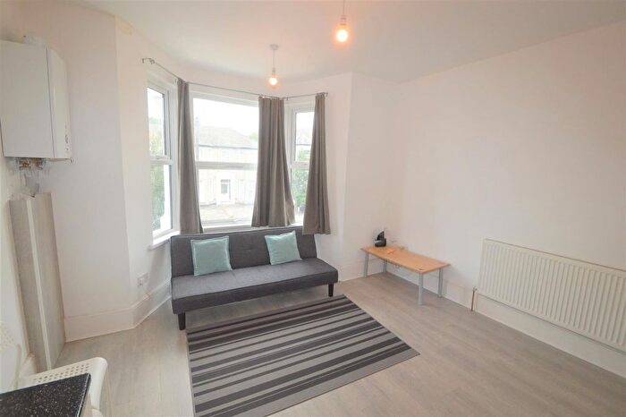1 Bedroom Flat To Rent In Thurlow Gardens, Ilford, IG6