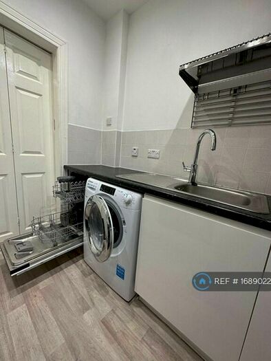 3 Bedroom Flat To Rent In Croftpark Avenue, Glasgow, G44