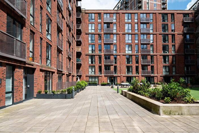 1 Bedroom Flat To Rent In Oxbow, Stephenson House, M5