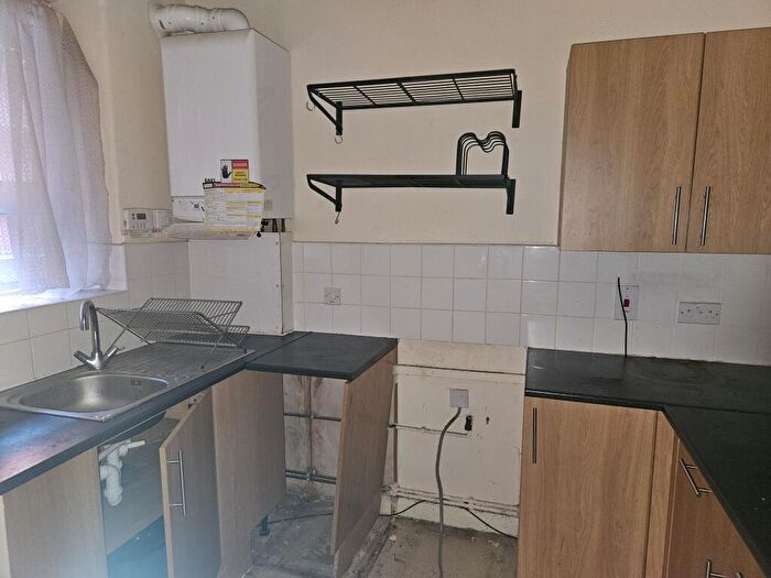 2 Bedroom Flat For Sale In Flat, Elham House, Pembury Road, Clapton, London, E5