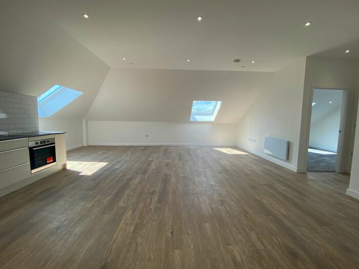 2 Bedroom Flat To Rent In London Road, Staines-Upon-Thames, Surrey, TW18