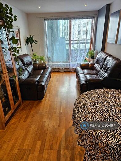 2 Bedroom Flat To Rent In The Gateway West, Leeds, LS9