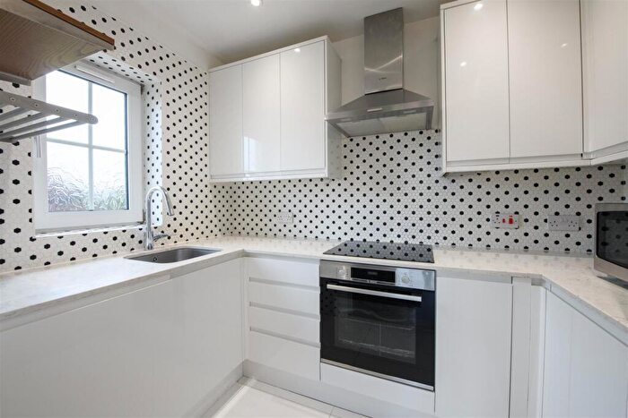 2 Bedroom Retirement Property For Sale In Woodmere Court, Avenue Road, London, N14