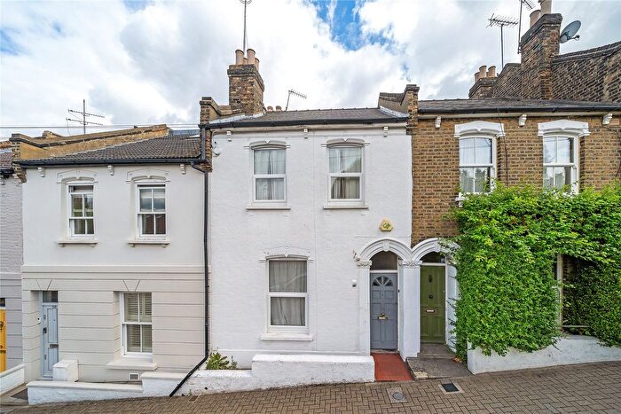 3 Bedroom Terraced House For Sale In Alma Road, London, SW18