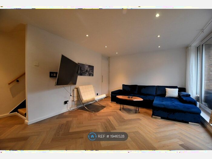 3 Bedroom Flat To Rent In St.Katherine's Way, London, E1W