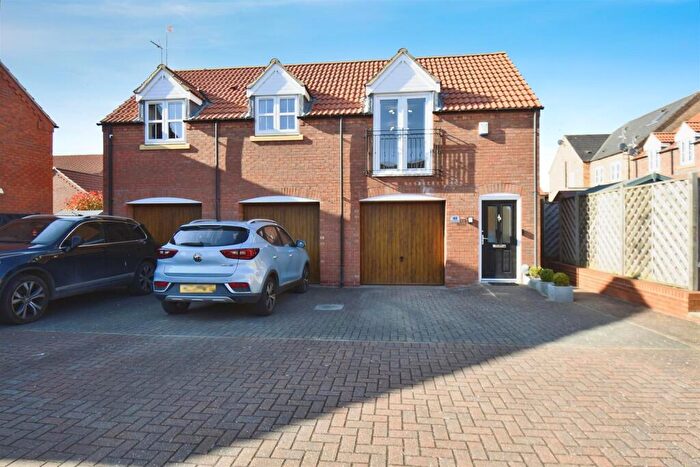 2 Bedroom Apartment For Sale In New Forest Way, Kingswood, Hull, HU7
