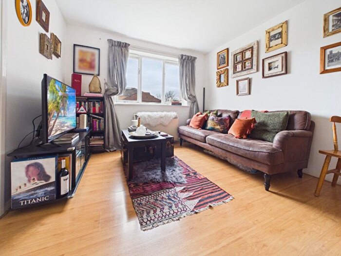 1 Bedroom Apartment For Sale In Telegraph Place, London, E14