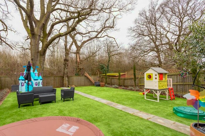 5 Bedroom Detached House For Sale In Bursary Court, Dringhouses, York, YO24