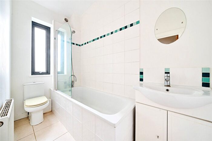 1 Bedroom Flat For Sale In Bird In Hand Mews, London, SE23