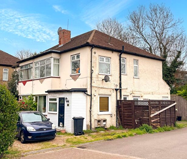 2 Bedroom Maisonette For Sale In Amp; Chigwell Road, Woodford Green, IG8