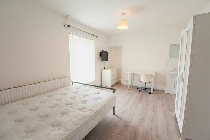 6 Bedroom Terraced House To Rent In William Street, Swansea, SA1