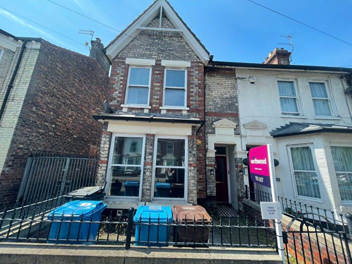 2 Bedroom Flat To Rent In Plane Street, Hull, HU3