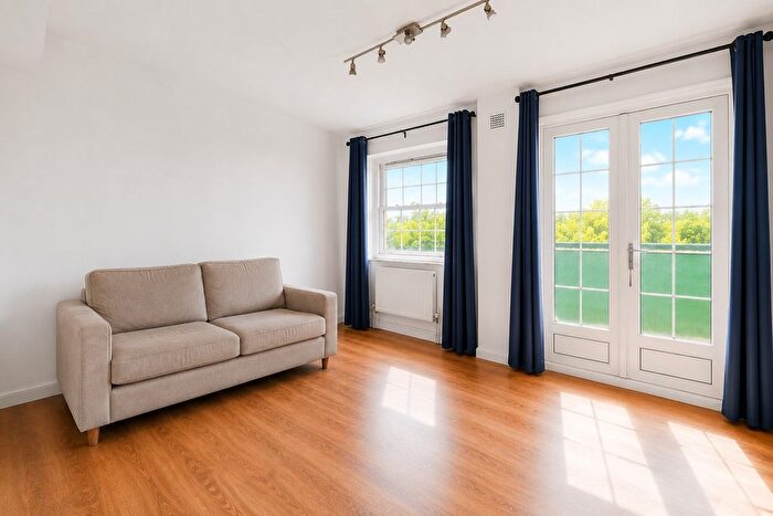 2 Bedroom Flat For Sale In Worsopp Drive, London, SW4