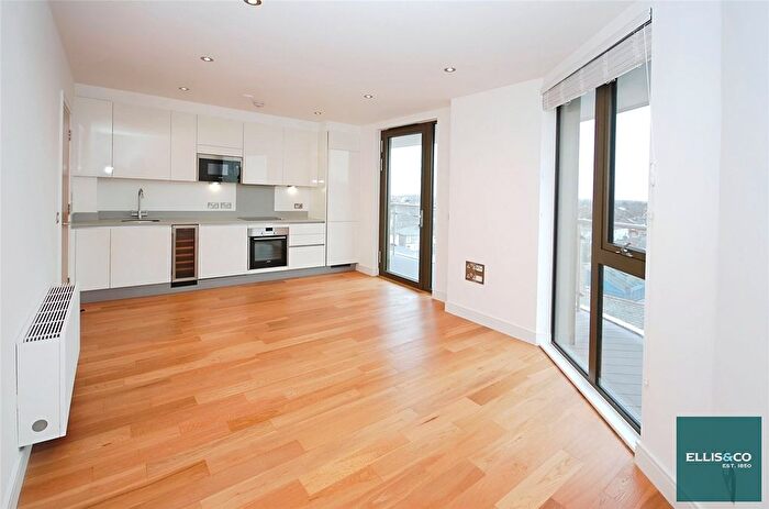 2 Bedroom Flat To Rent In Regents Park Road, Finchley, N3