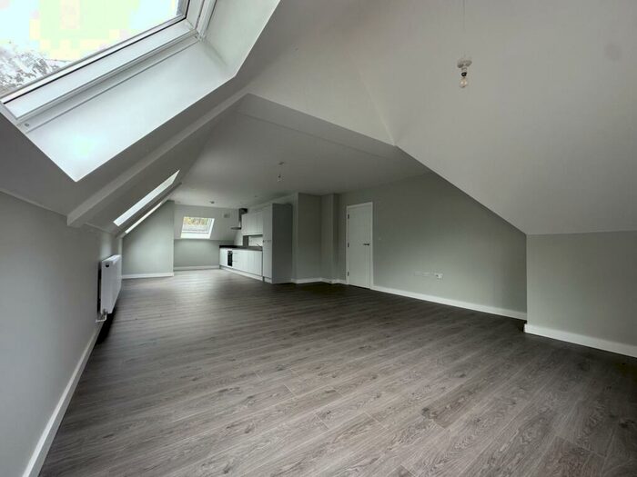 2 Bedroom Apartment To Rent In Brighton Road, Hooley, CR5