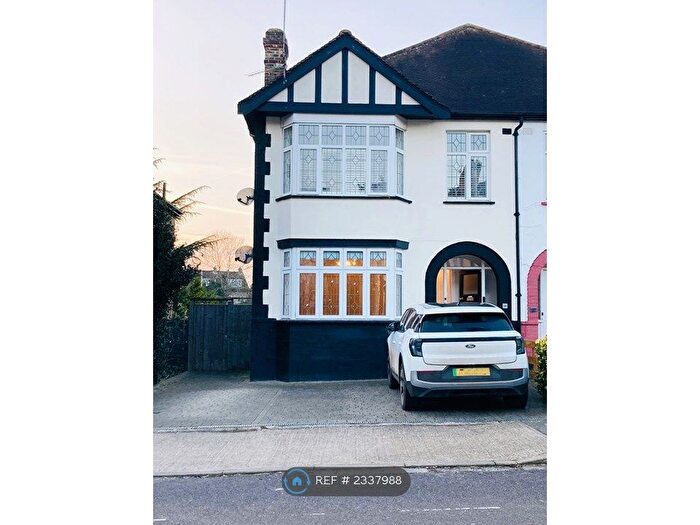 2 Bedroom Maisonette To Rent In Lodge Avenue, Romford, RM2