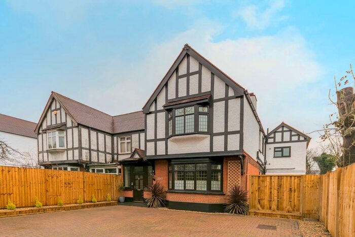 2 Bedroom Flat To Rent In Green Lanes, Manor House, London, N4