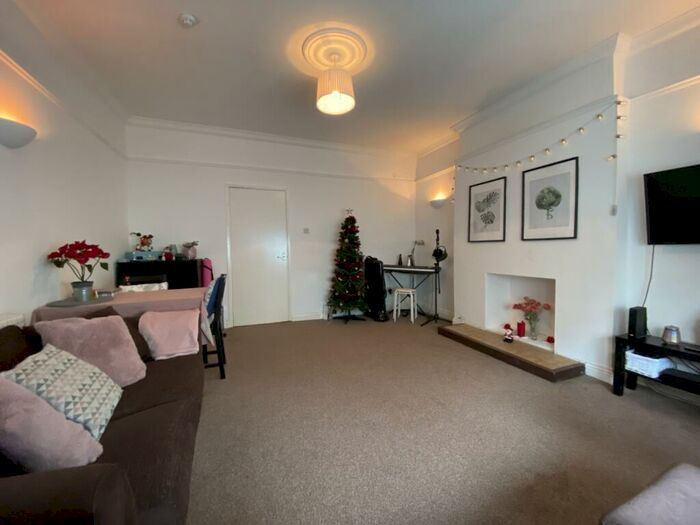 2 Bedroom Flat To Rent In Northcote Street, Roath, CF24