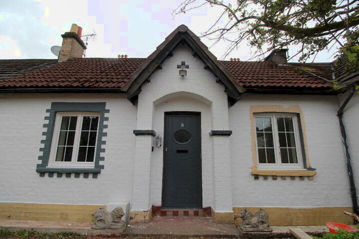 2 Bedroom Terraced Bungalow To Rent In Fern Cottages Jordanhill, G13