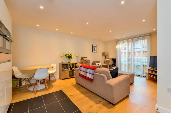 2 Bedroom Flat To Rent In Wiltshire Row, Hoxton, London, N1