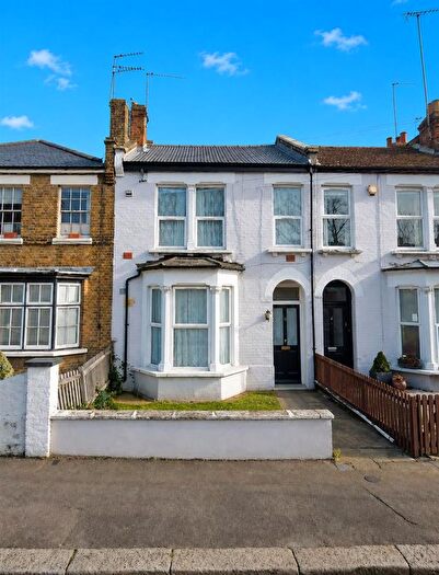 Studio To Rent In Wakefield Road, London, N15