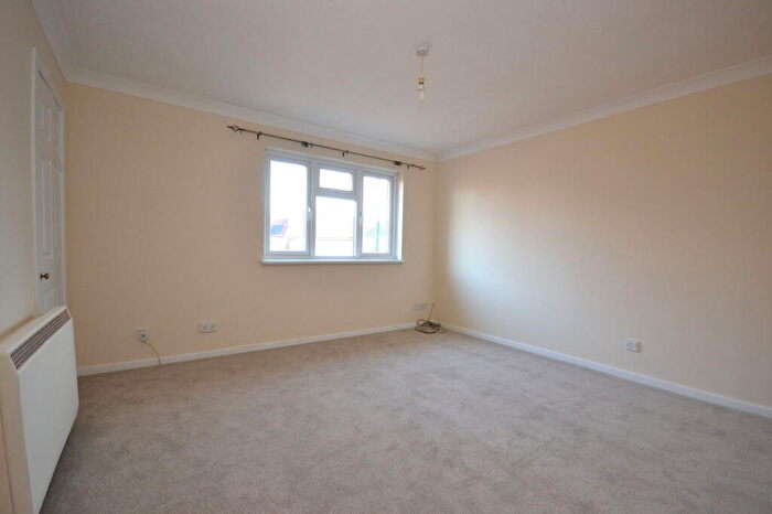 1 Bedroom Flat To Rent In Waterside Drive, Chichester, PO19