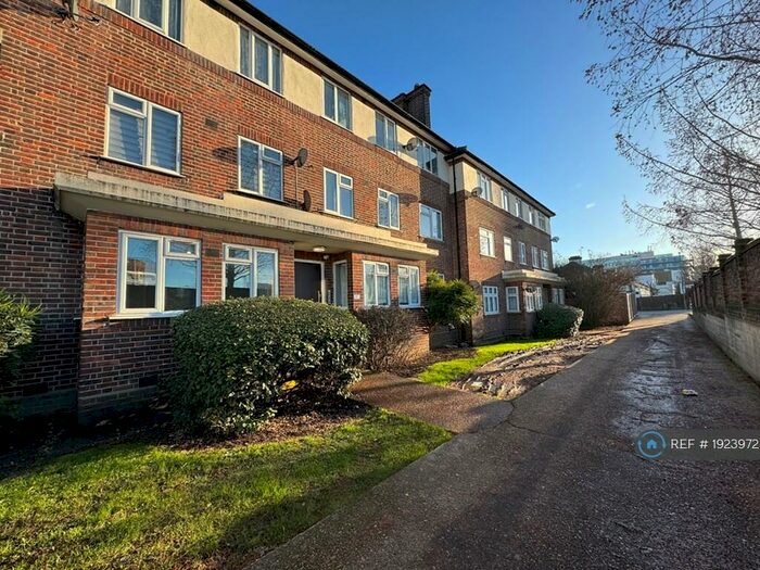 2 Bedroom Flat To Rent In Southbourne Court, London, NW9