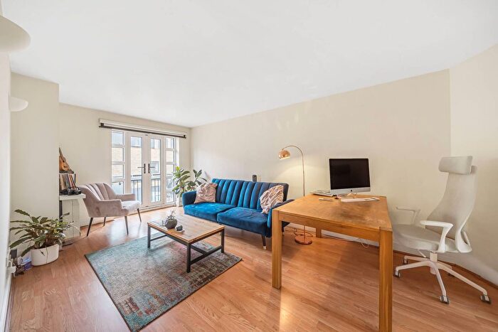 2 Bedroom Flat To Rent In Equity Square, Bethnal Green, London, E2
