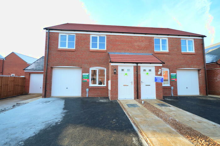3 Bedroom House To Rent In Buller Close, Barton Seagrave, Kettering, NN15