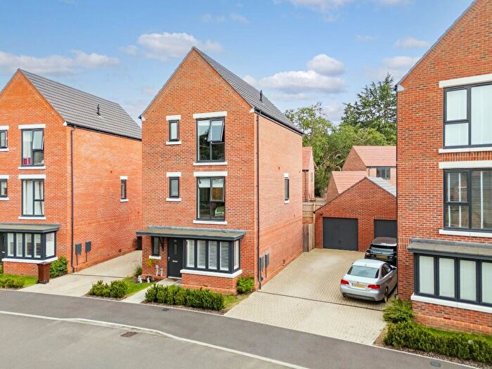 5 Bedroom Detached House For Sale In Nightingale Avenue, KT16