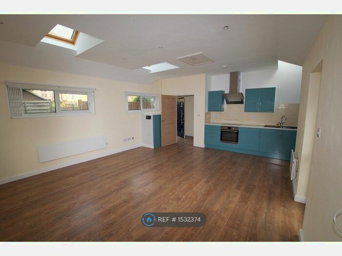 1 Bedroom Bungalow To Rent In Hamilton Road Mews, London, SW19