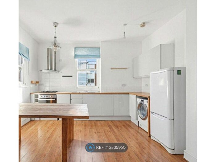 2 Bedroom Flat To Rent In Carlton Mansions, London, N16