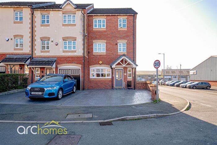 6 Bedroom Semi Detached House For Sale In Blakemore Park, Atherton, Manchester, M46