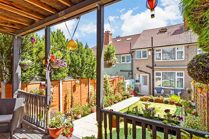 3 Bedroom Terraced House For Sale In Collindale Avenue, Erith, Kent, DA8