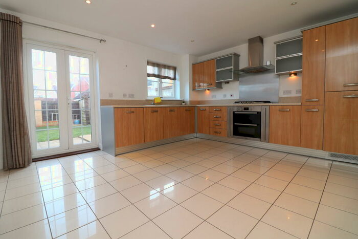 4 Bedroom Town House To Rent In Burghley Way, Chelmsford, CM2