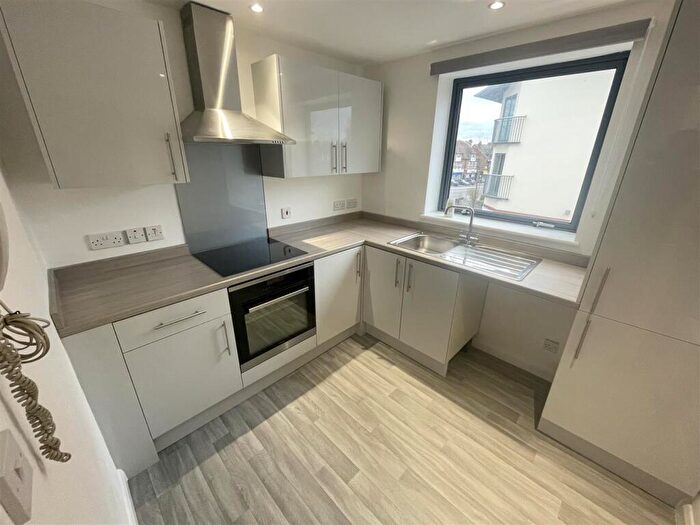 2 Bedroom Apartment To Rent In Hagley Road, Edgbaston, Birmingham, B17