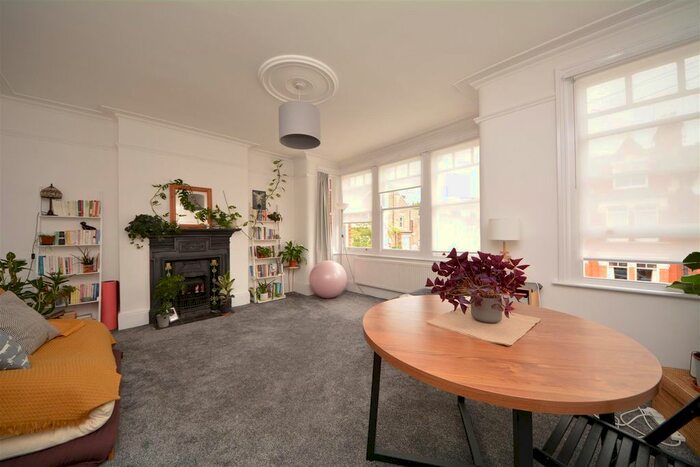 2 Bedroom Flat To Rent In Durham Road, London, N2
